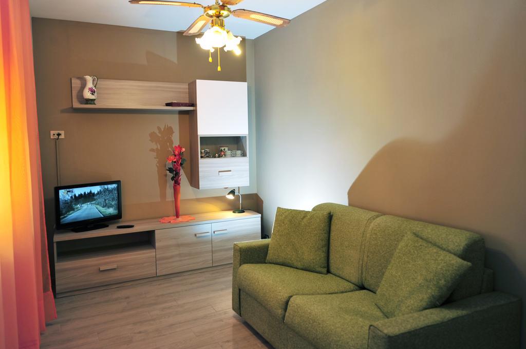Casabb Apartment ตอสโกลาโน มาแดร์โน ภายนอก รูปภาพ