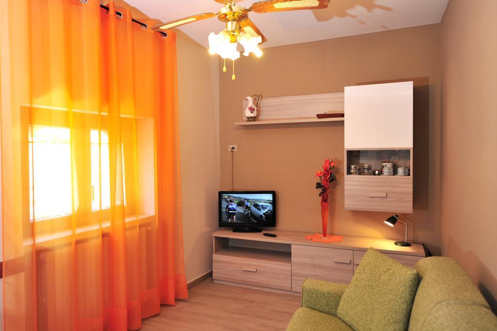 Casabb Apartment ตอสโกลาโน มาแดร์โน ภายนอก รูปภาพ