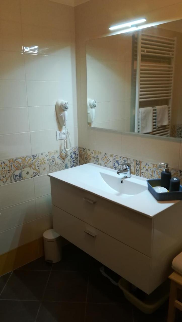 Casabb Apartment ตอสโกลาโน มาแดร์โน ภายนอก รูปภาพ